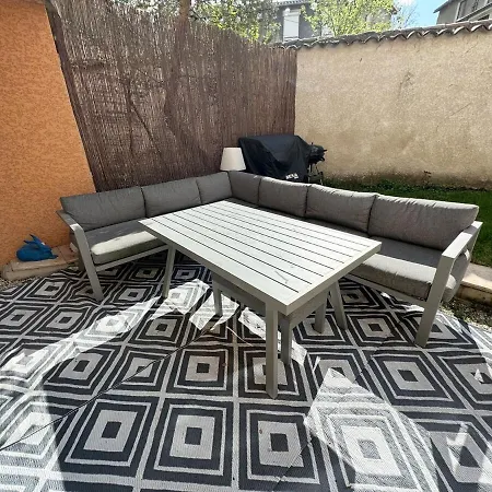 Oasis De Confort Aux Portes De Lyon Avec Jardin Prive Oullins